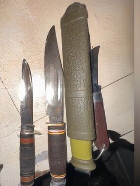 Vintage Knives -LOT OF 4